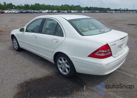 2003 Mercedes-Benz C 240 z USA, uszkodzony, nr VIN WDBRF61J33E013475
